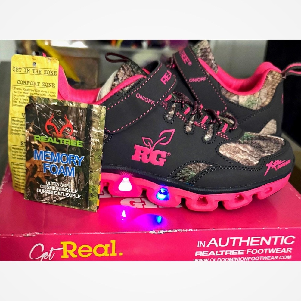Realtree Girls Set Roadrunner Hot Pink Camo Light Up Shoes and Sandals Y Size 3